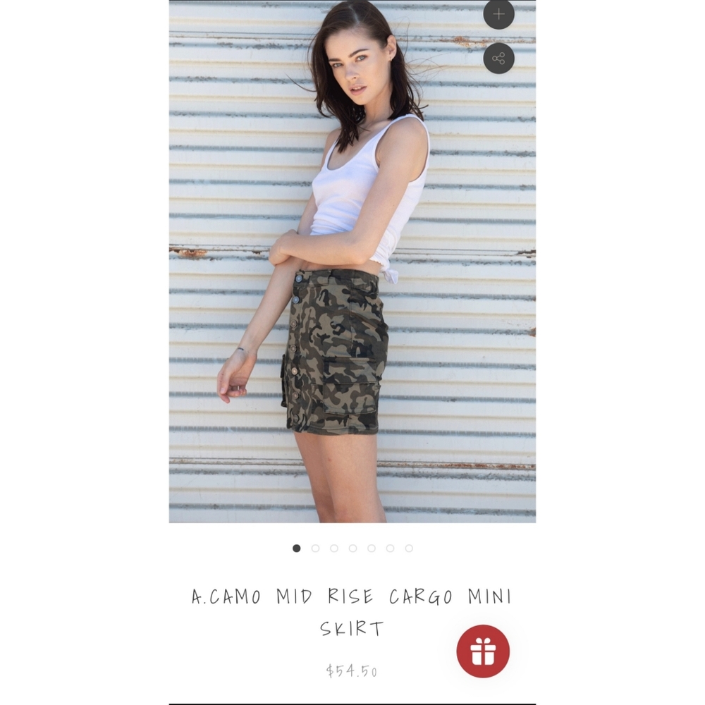 NWOT: Camo Mid Rise Cargo Mini Skirt